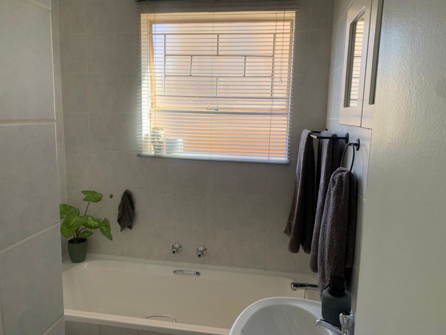 To Let 3 Bedroom Property for Rent in Wilgeheuwel Gauteng