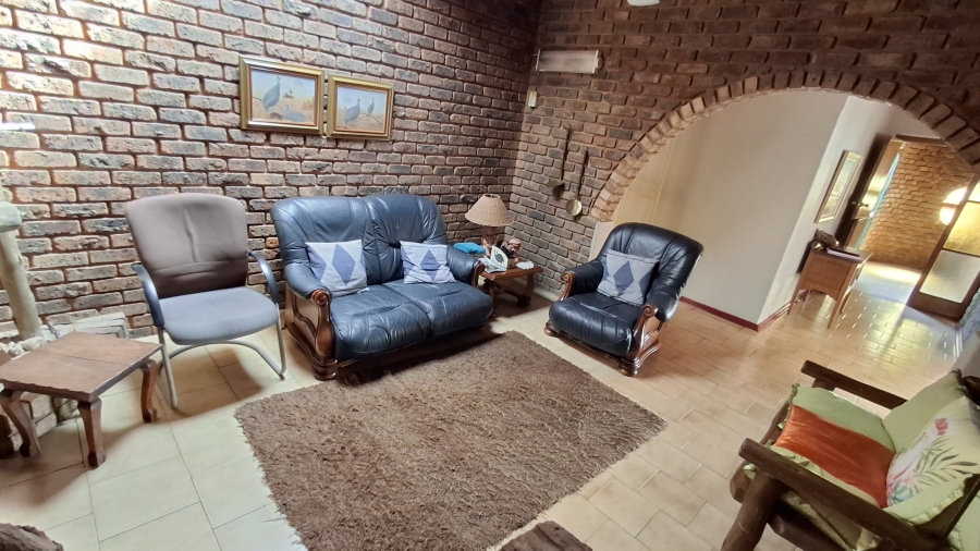 7 Bedroom Property for Sale in Dorandia Gauteng