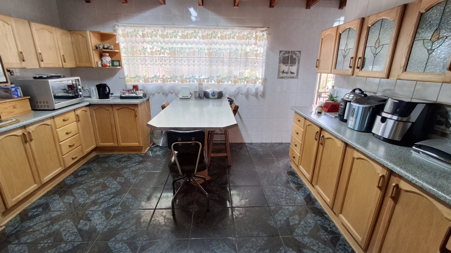 7 Bedroom Property for Sale in Dorandia Gauteng