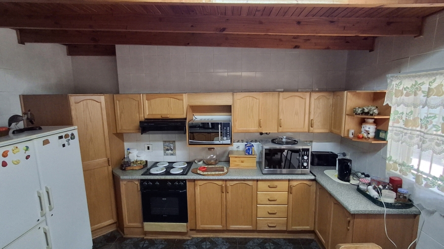 7 Bedroom Property for Sale in Dorandia Gauteng