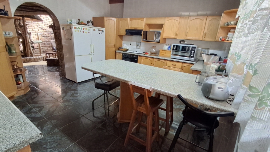 7 Bedroom Property for Sale in Dorandia Gauteng