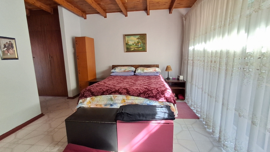 7 Bedroom Property for Sale in Dorandia Gauteng