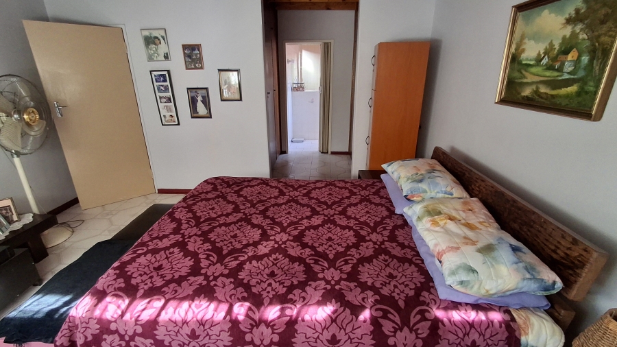 7 Bedroom Property for Sale in Dorandia Gauteng