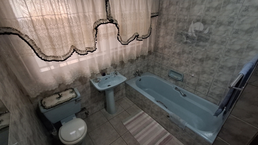7 Bedroom Property for Sale in Dorandia Gauteng