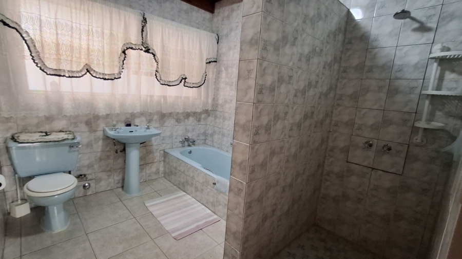 7 Bedroom Property for Sale in Dorandia Gauteng