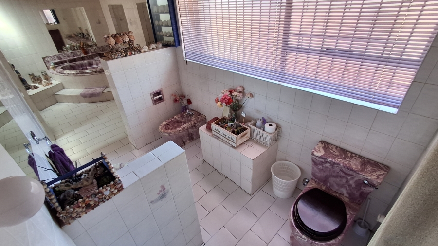 7 Bedroom Property for Sale in Dorandia Gauteng