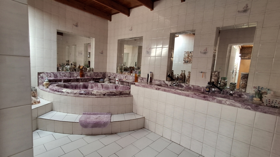 7 Bedroom Property for Sale in Dorandia Gauteng