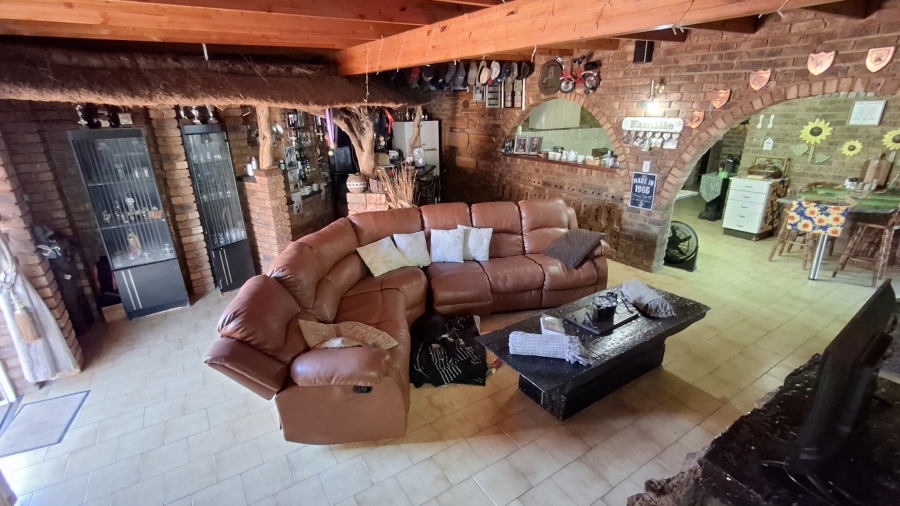 7 Bedroom Property for Sale in Dorandia Gauteng