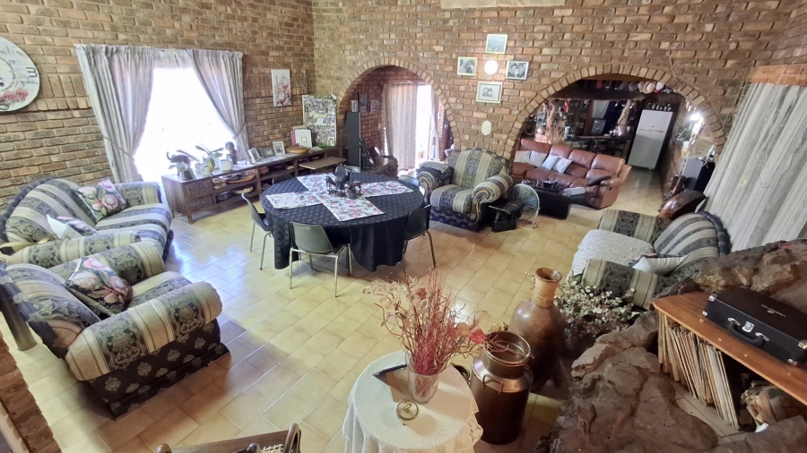 7 Bedroom Property for Sale in Dorandia Gauteng