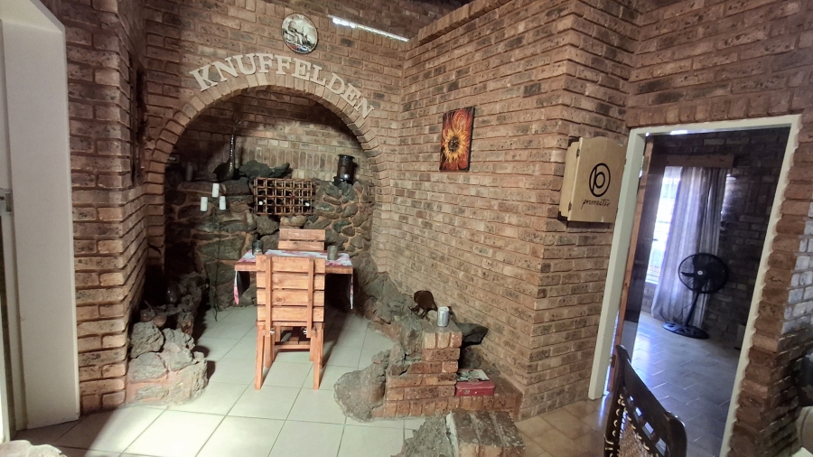 7 Bedroom Property for Sale in Dorandia Gauteng