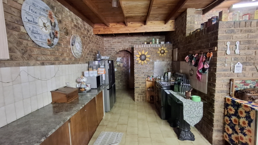 7 Bedroom Property for Sale in Dorandia Gauteng