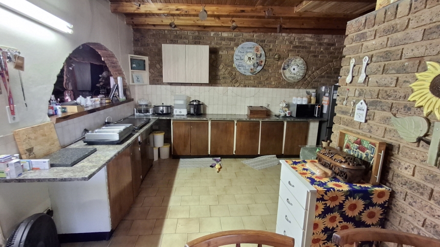 7 Bedroom Property for Sale in Dorandia Gauteng