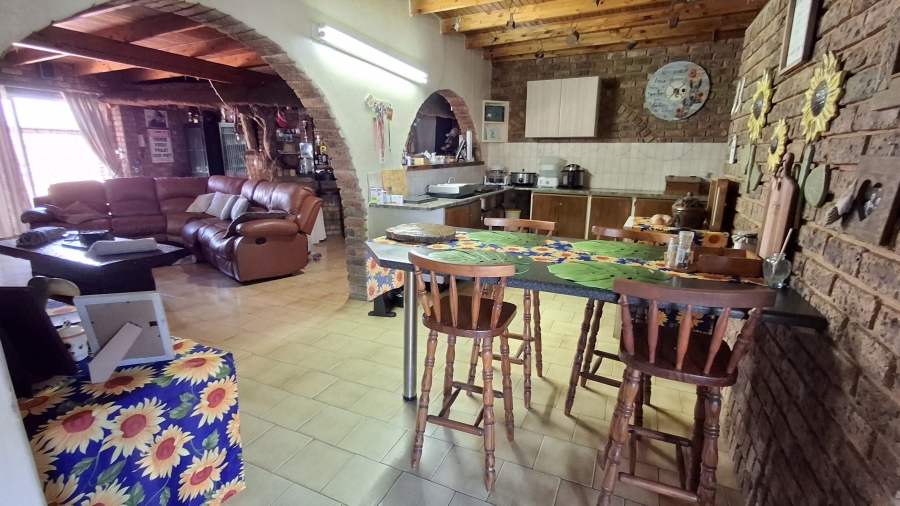 7 Bedroom Property for Sale in Dorandia Gauteng