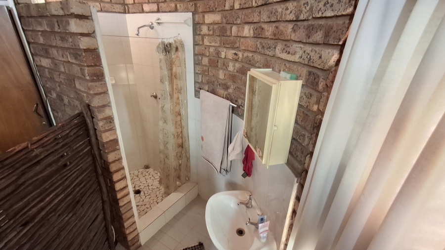 7 Bedroom Property for Sale in Dorandia Gauteng
