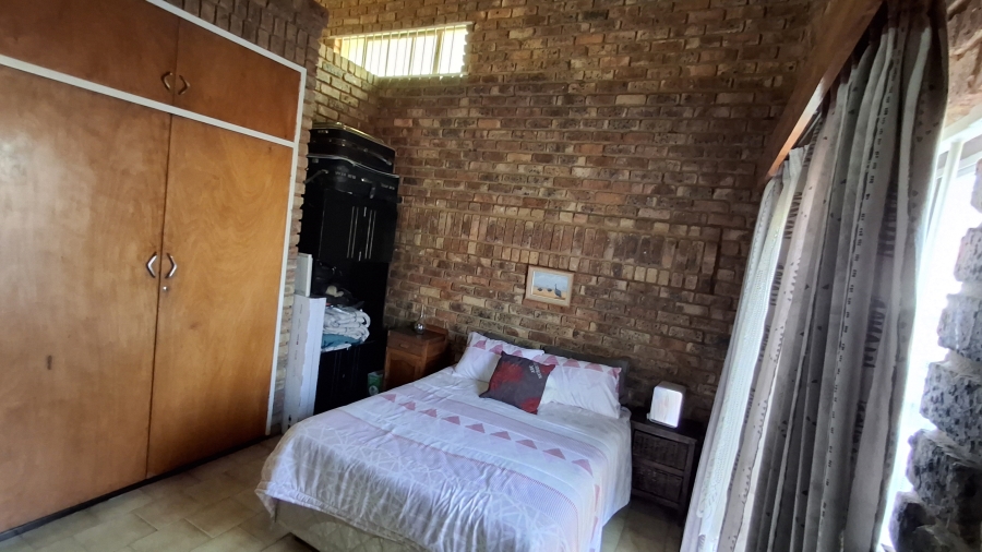 7 Bedroom Property for Sale in Dorandia Gauteng