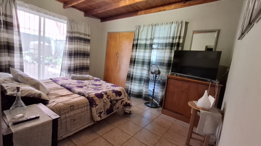 7 Bedroom Property for Sale in Dorandia Gauteng