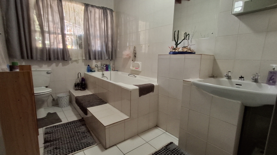 7 Bedroom Property for Sale in Dorandia Gauteng