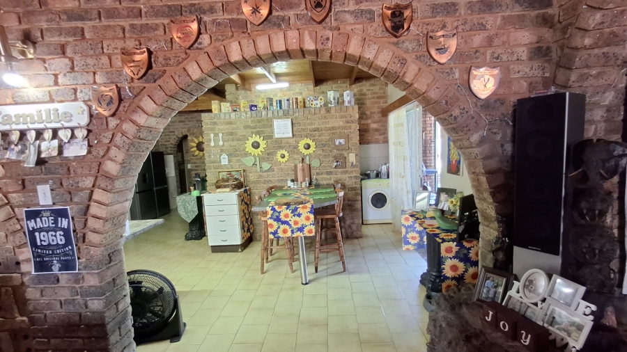 7 Bedroom Property for Sale in Dorandia Gauteng
