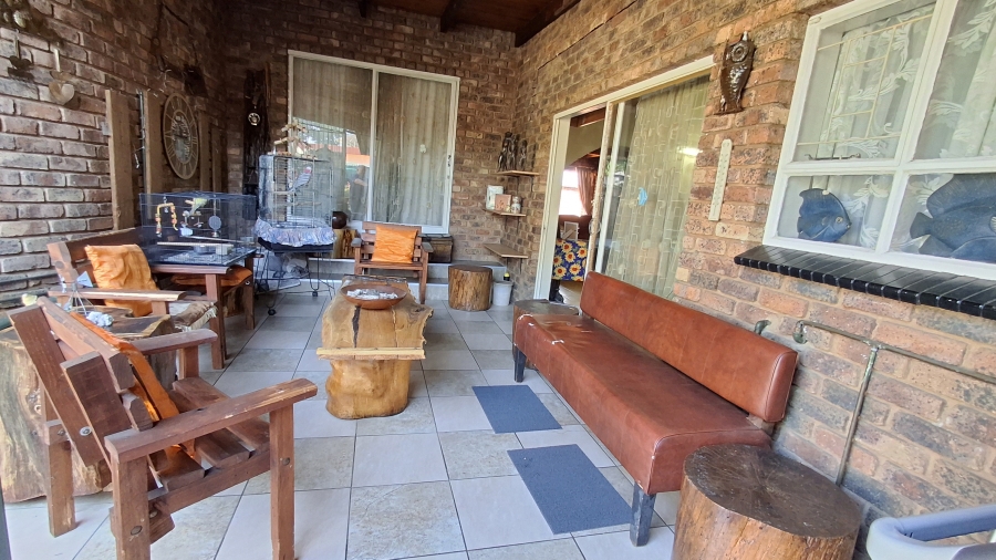 7 Bedroom Property for Sale in Dorandia Gauteng