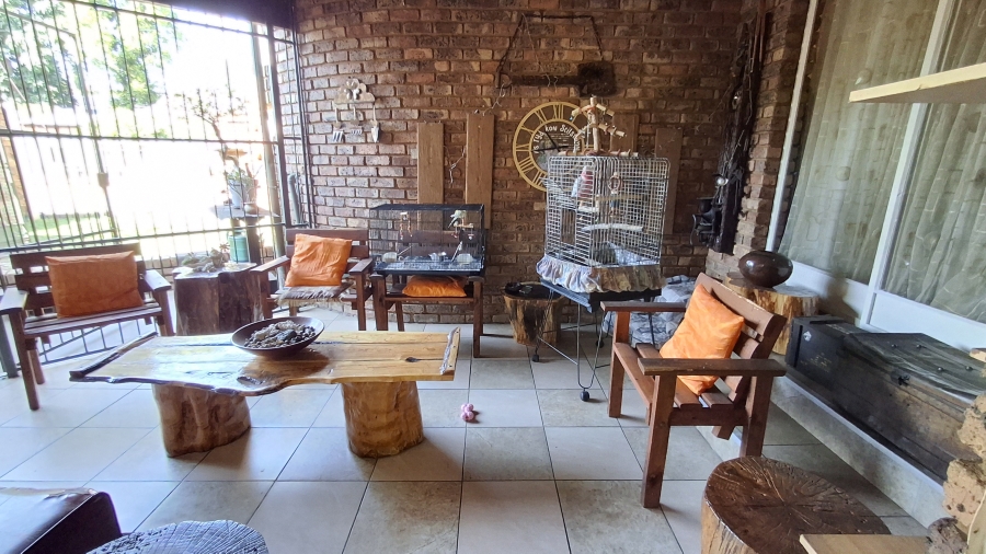 7 Bedroom Property for Sale in Dorandia Gauteng