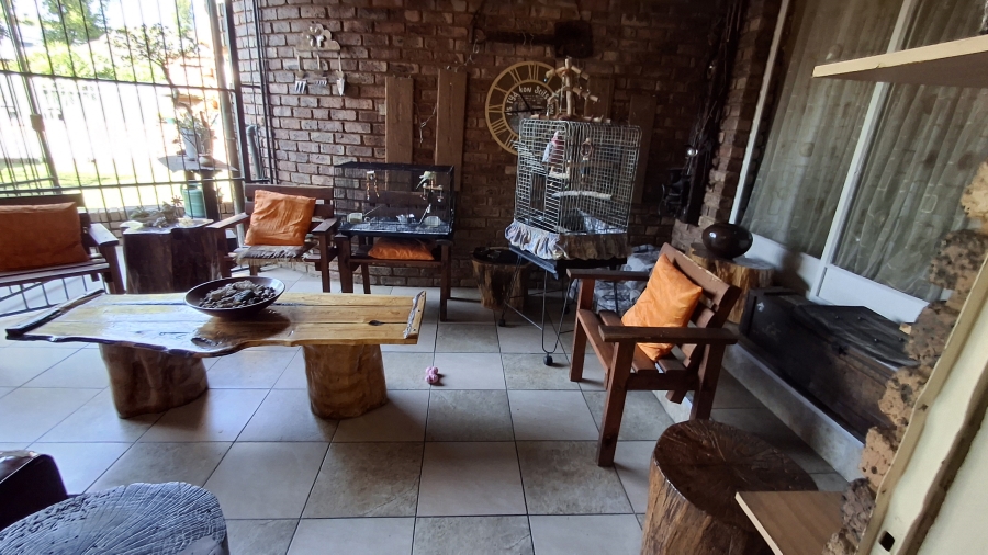7 Bedroom Property for Sale in Dorandia Gauteng
