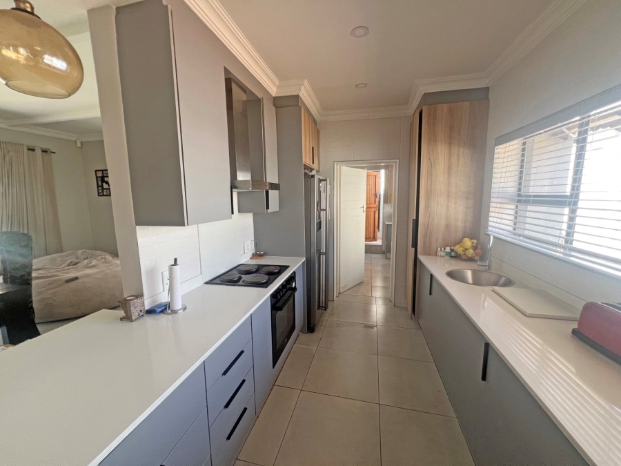 To Let 4 Bedroom Property for Rent in Parkmore Gauteng