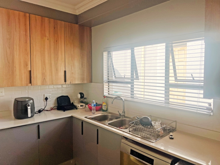 To Let 4 Bedroom Property for Rent in Parkmore Gauteng