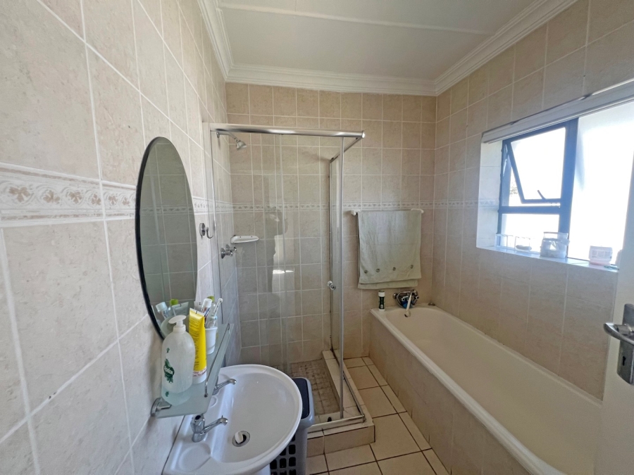 To Let 4 Bedroom Property for Rent in Parkmore Gauteng