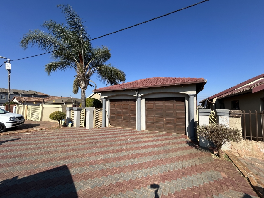 To Let 3 Bedroom Property for Rent in Soshanguve VV Gauteng