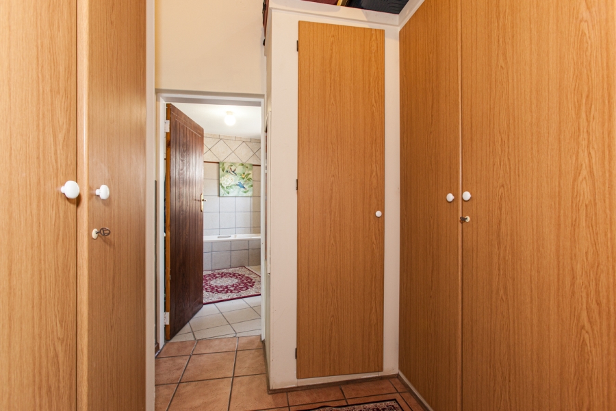 5 Bedroom Property for Sale in Equestria Gauteng