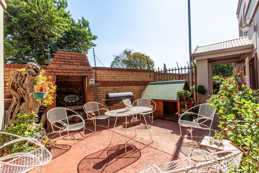 5 Bedroom Property for Sale in Equestria Gauteng