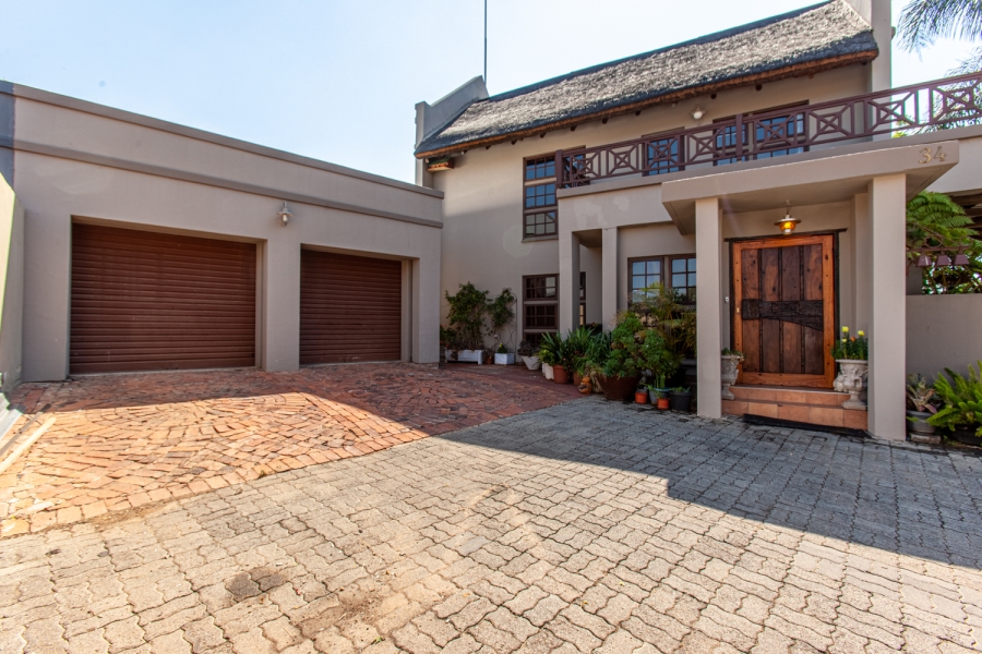 5 Bedroom Property for Sale in Equestria Gauteng