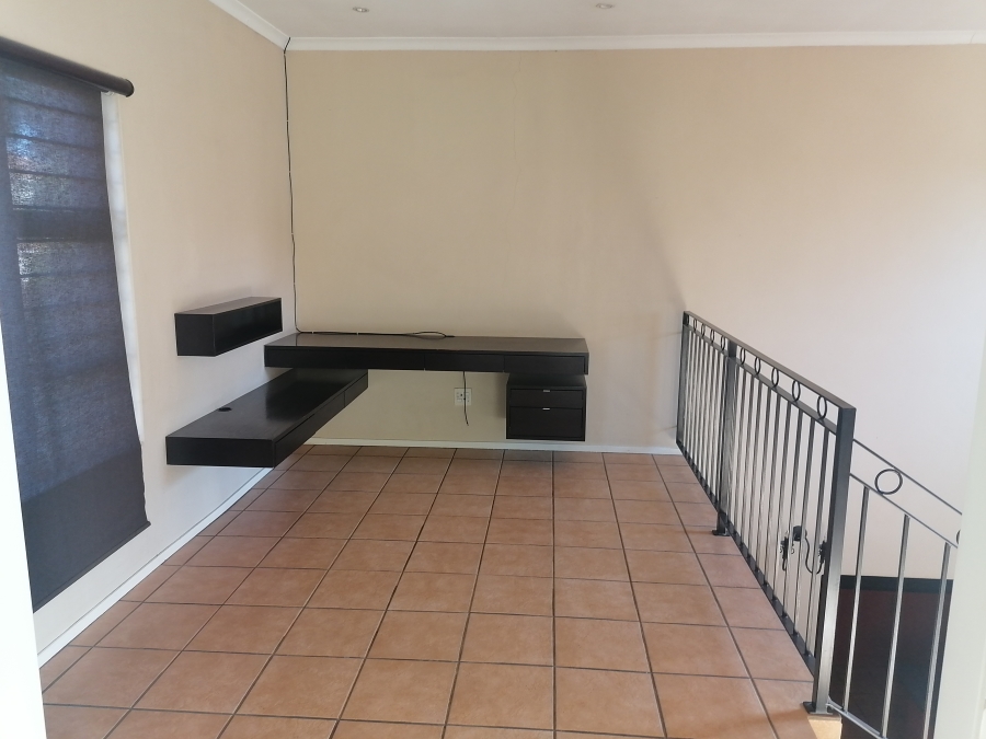 To Let 3 Bedroom Property for Rent in Honeydew Ridge Gauteng