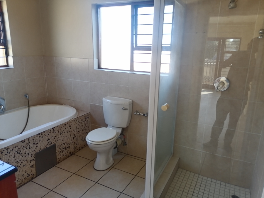 To Let 3 Bedroom Property for Rent in Honeydew Ridge Gauteng