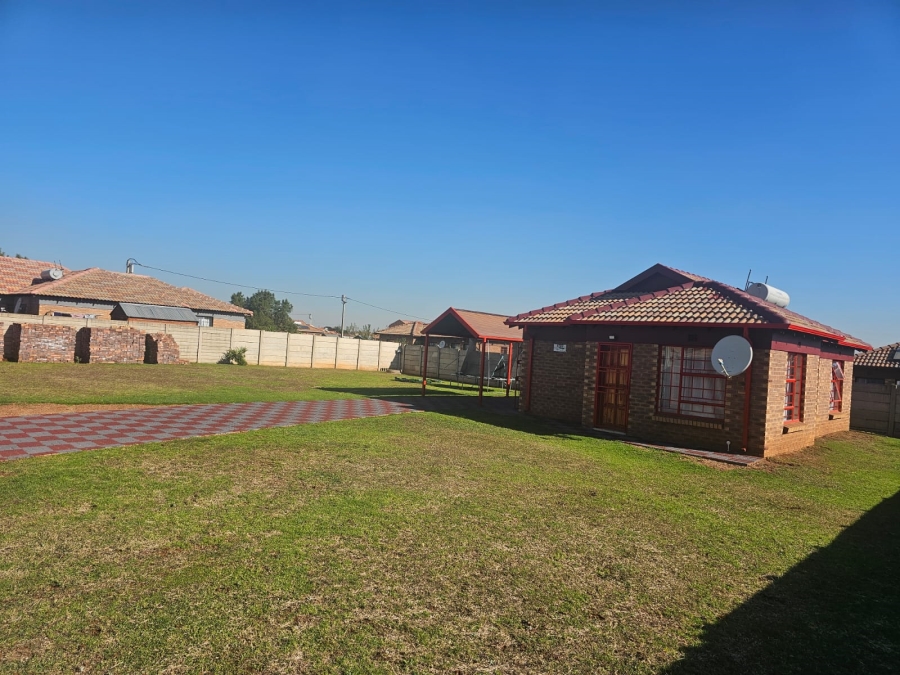 3 Bedroom Property for Sale in Clayville Gauteng