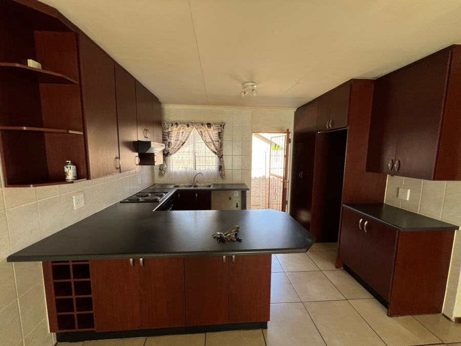 To Let 3 Bedroom Property for Rent in Albemarle Gauteng