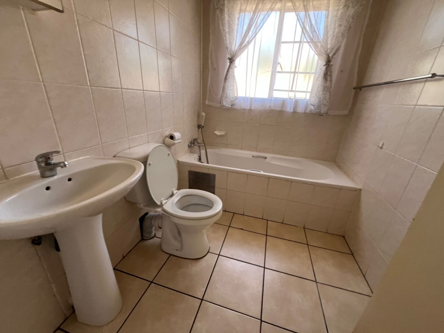 To Let 3 Bedroom Property for Rent in Albemarle Gauteng