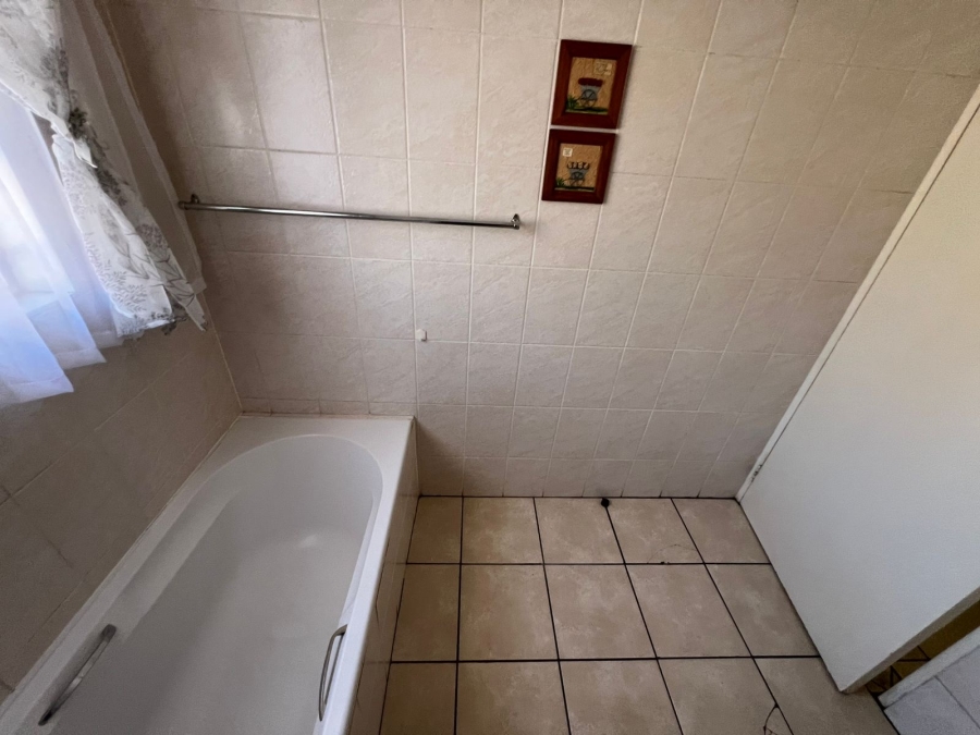 To Let 3 Bedroom Property for Rent in Albemarle Gauteng