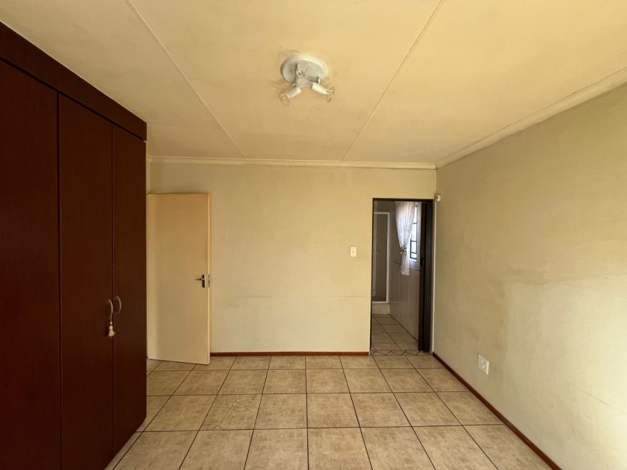 To Let 3 Bedroom Property for Rent in Albemarle Gauteng