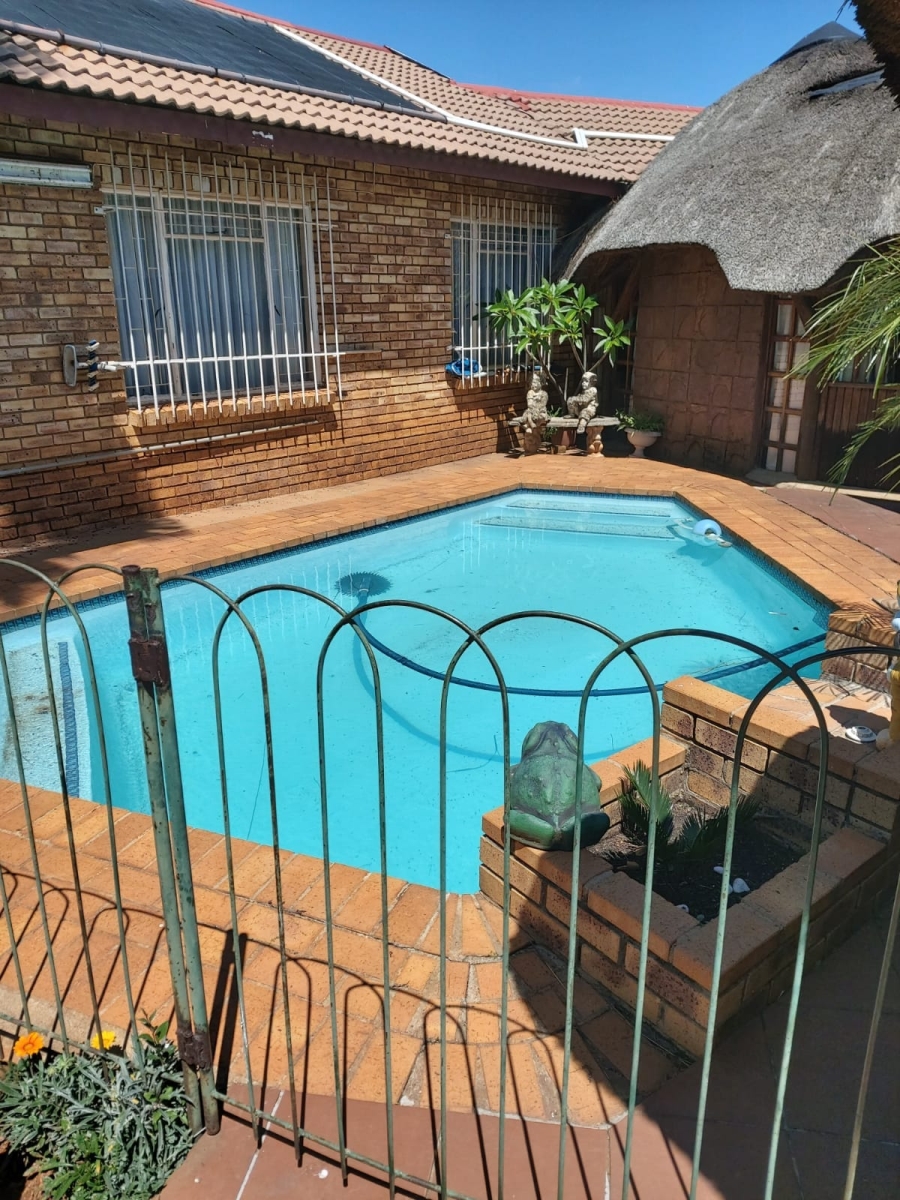 3 Bedroom Property for Sale in Westonaria Gauteng
