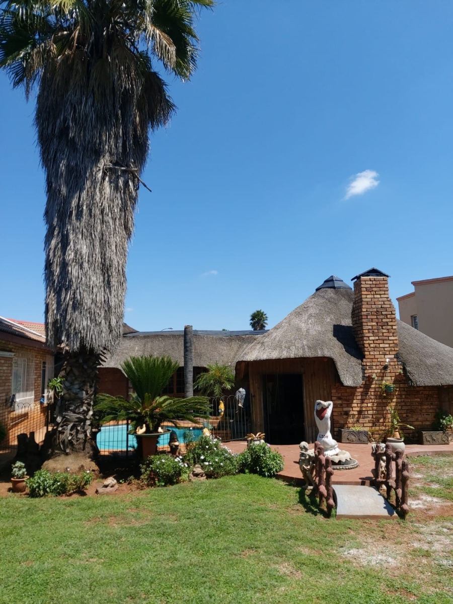 3 Bedroom Property for Sale in Westonaria Gauteng