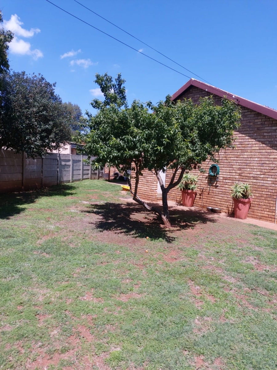 3 Bedroom Property for Sale in Westonaria Gauteng