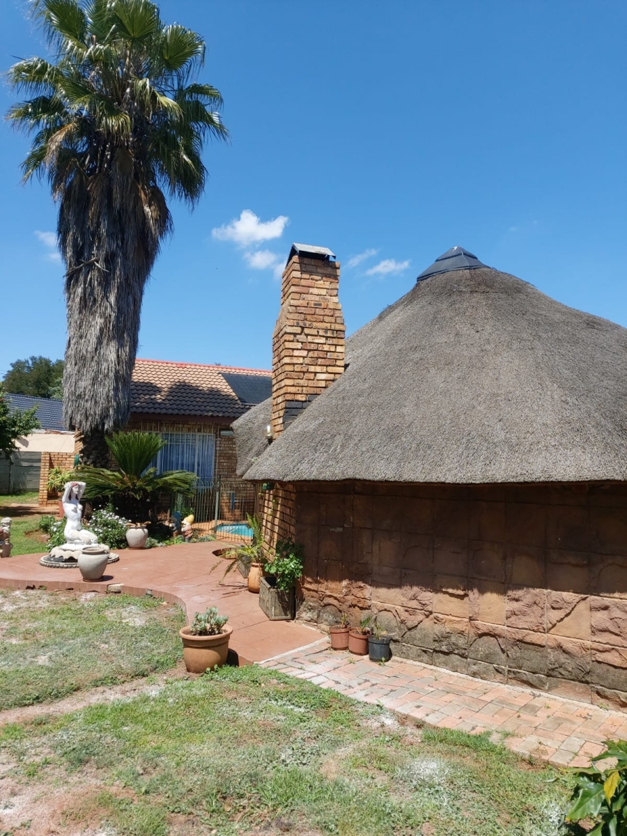 3 Bedroom Property for Sale in Westonaria Gauteng