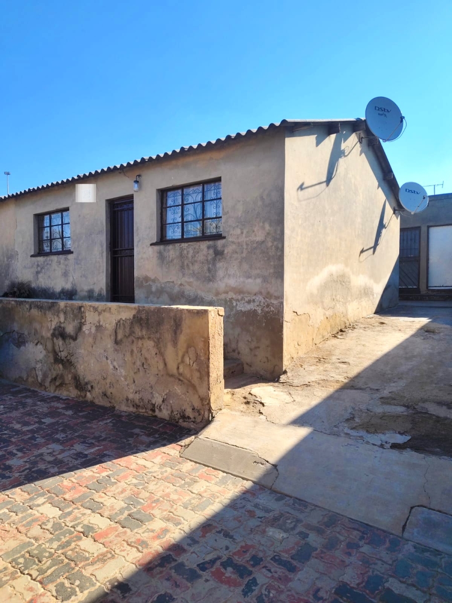 9 Bedroom Property for Sale in Umfuyaneni Gauteng