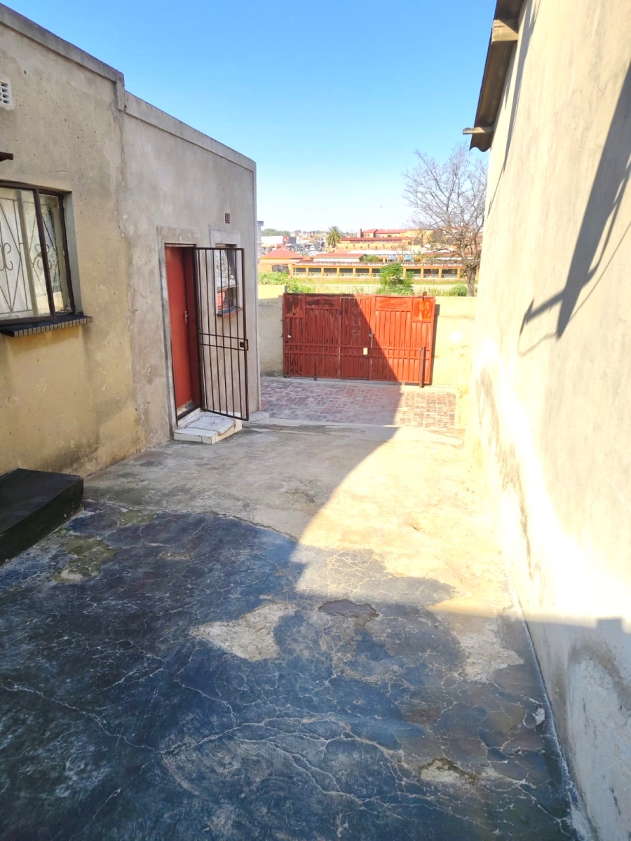 9 Bedroom Property for Sale in Umfuyaneni Gauteng