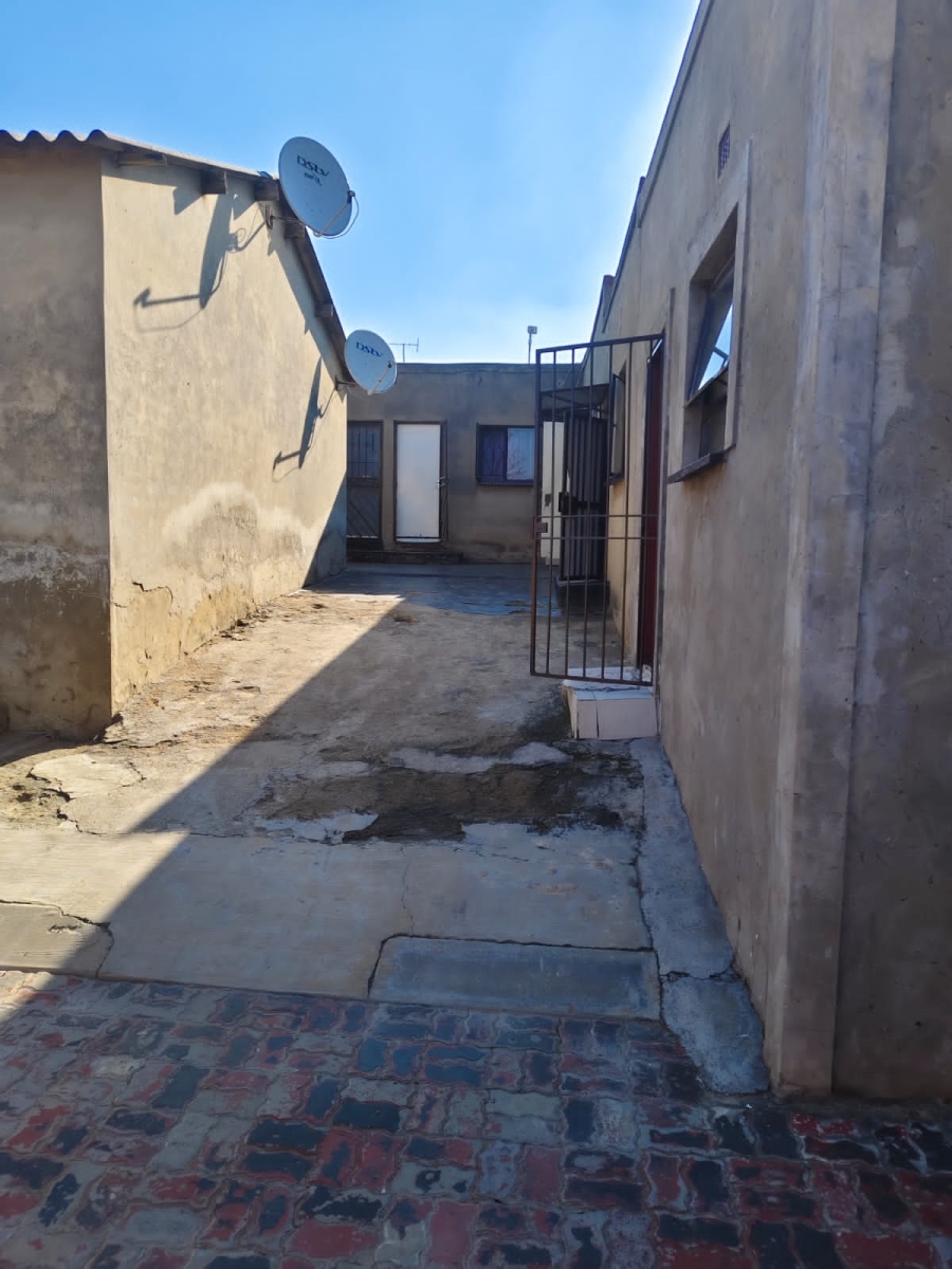 9 Bedroom Property for Sale in Umfuyaneni Gauteng