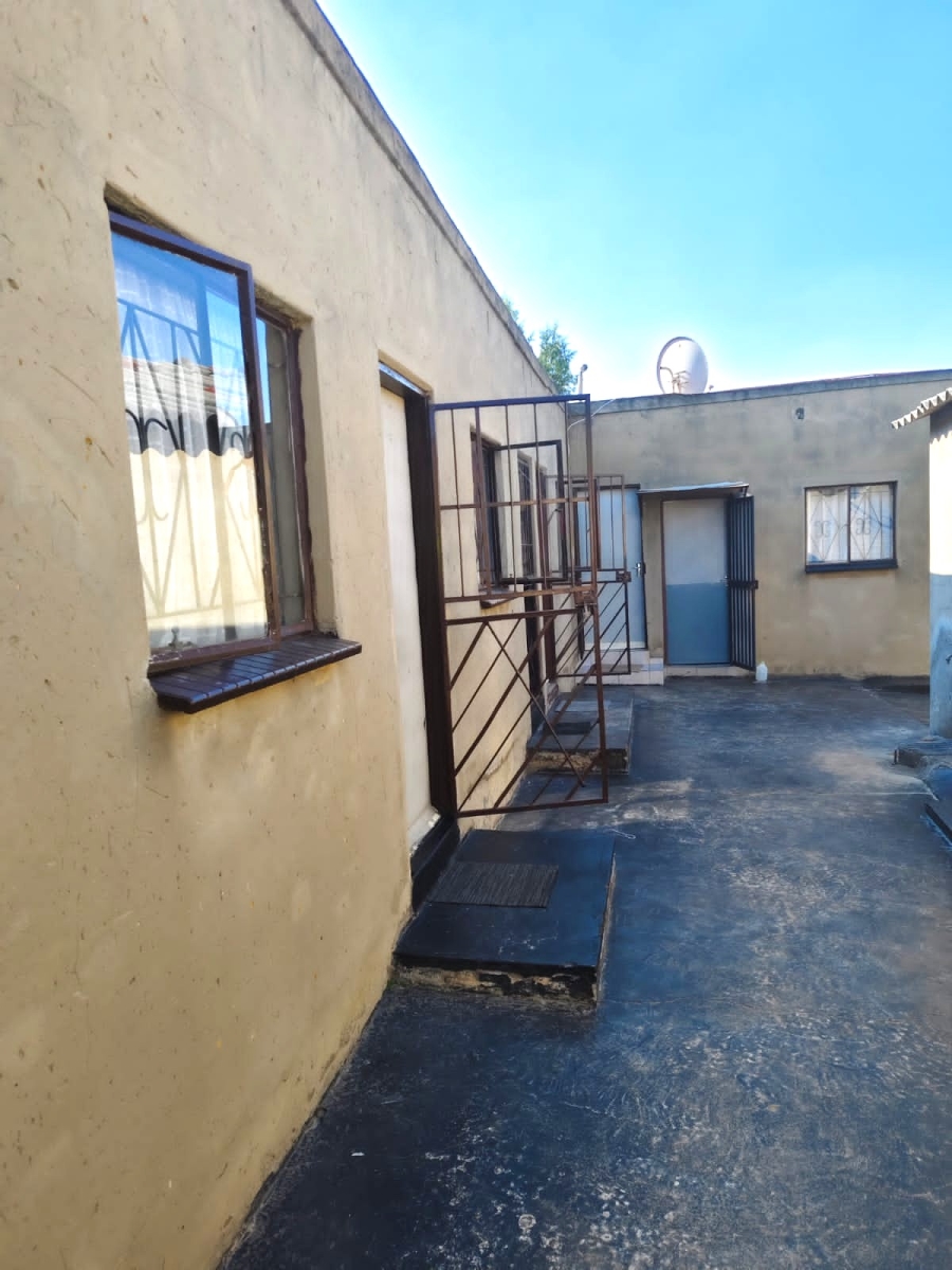 9 Bedroom Property for Sale in Umfuyaneni Gauteng