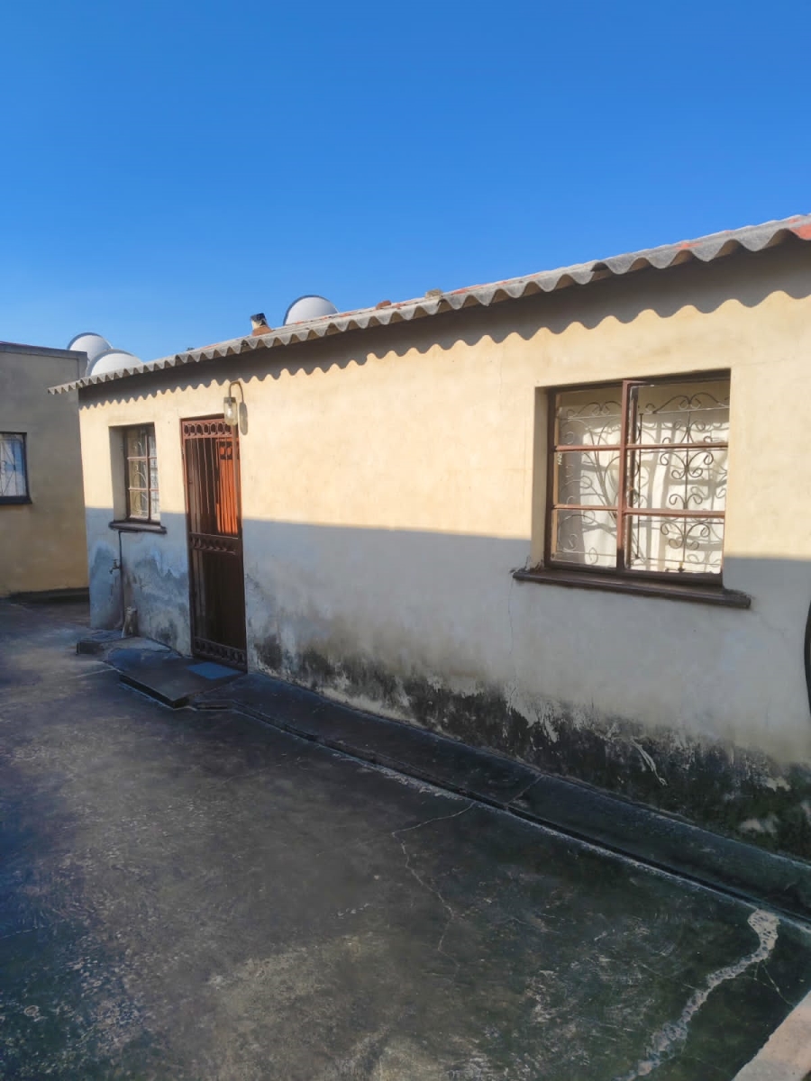 9 Bedroom Property for Sale in Umfuyaneni Gauteng