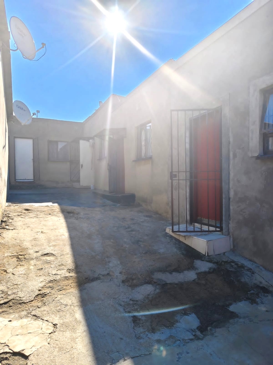 9 Bedroom Property for Sale in Umfuyaneni Gauteng