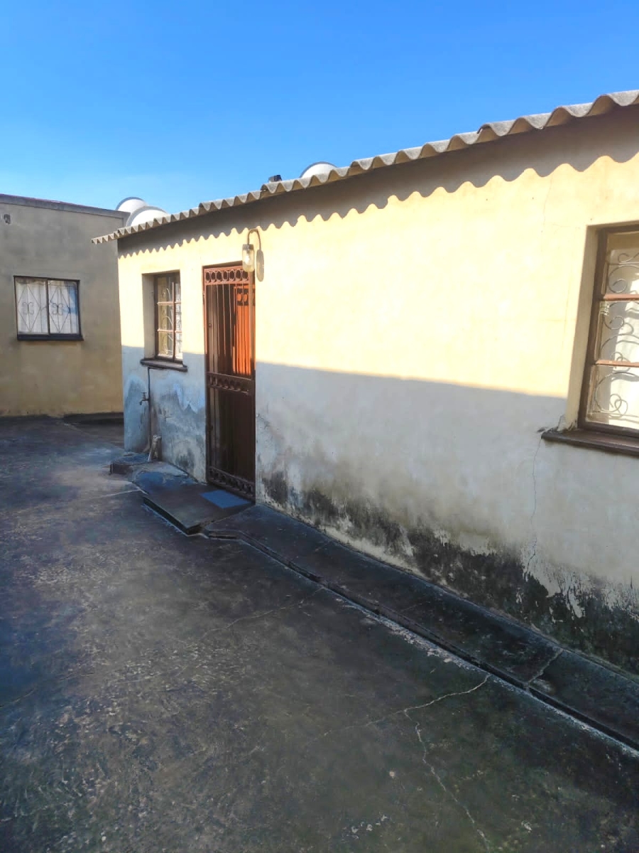 9 Bedroom Property for Sale in Umfuyaneni Gauteng
